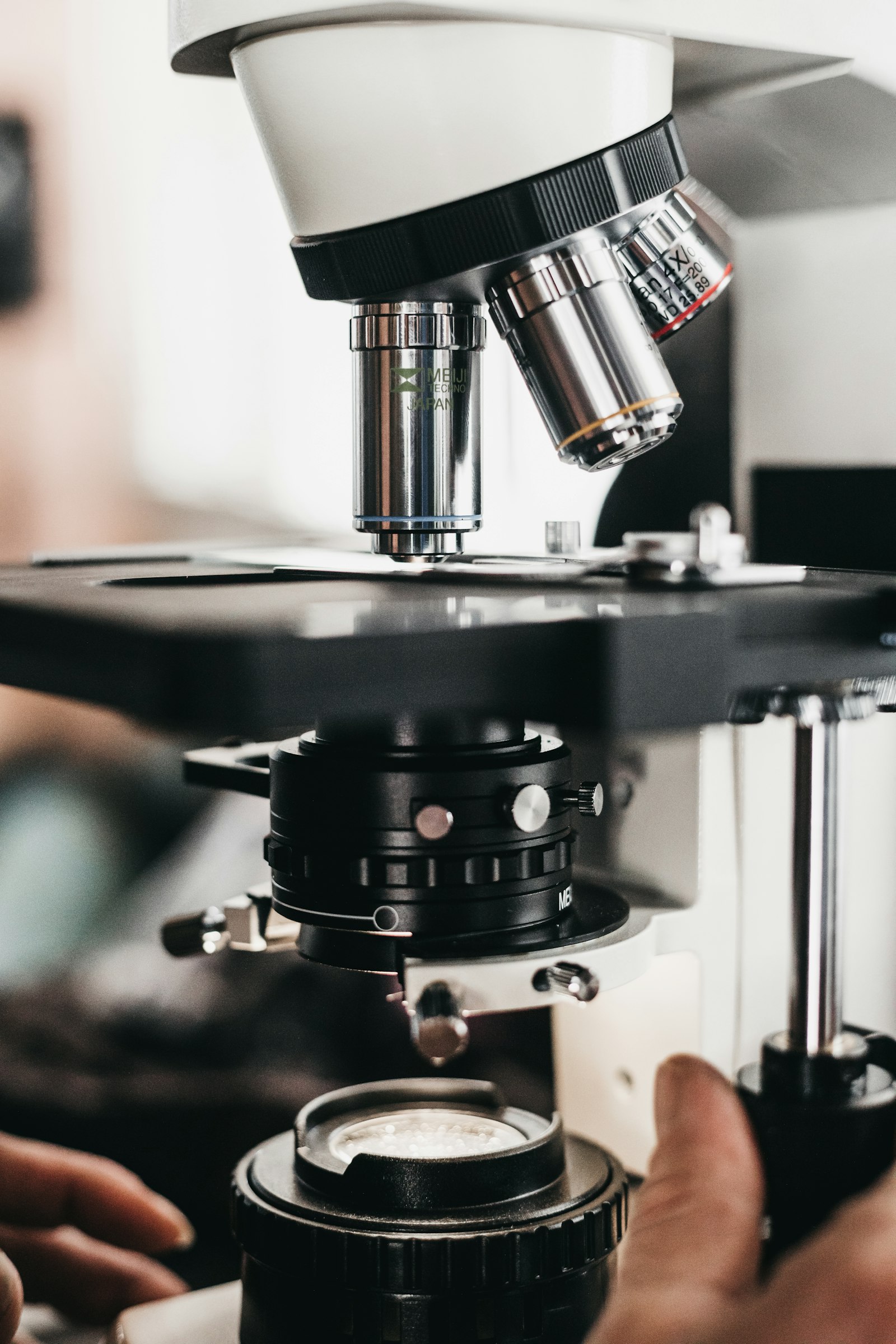 Optical instrumentation used for precision interferometric measurement